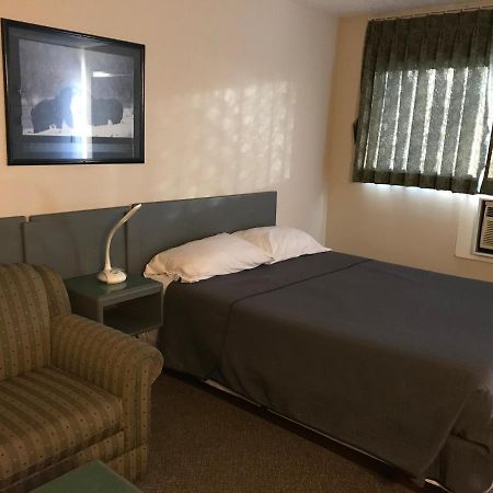 Plains Motor Inn Stettler Esterno foto