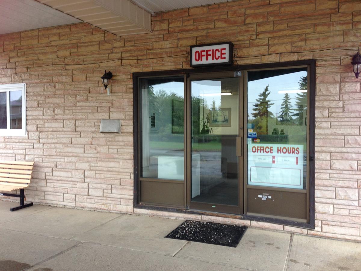 Plains Motor Inn Stettler Esterno foto