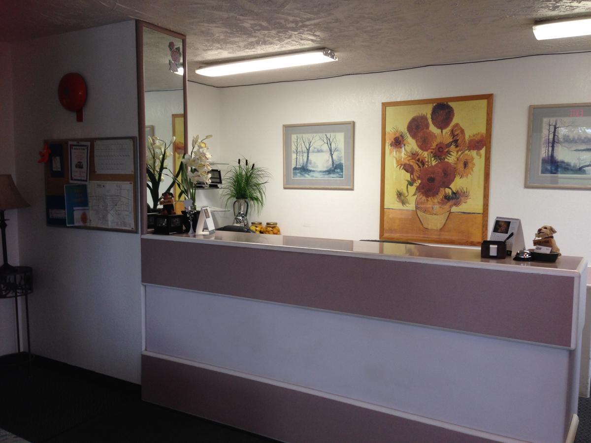 Plains Motor Inn Stettler Esterno foto
