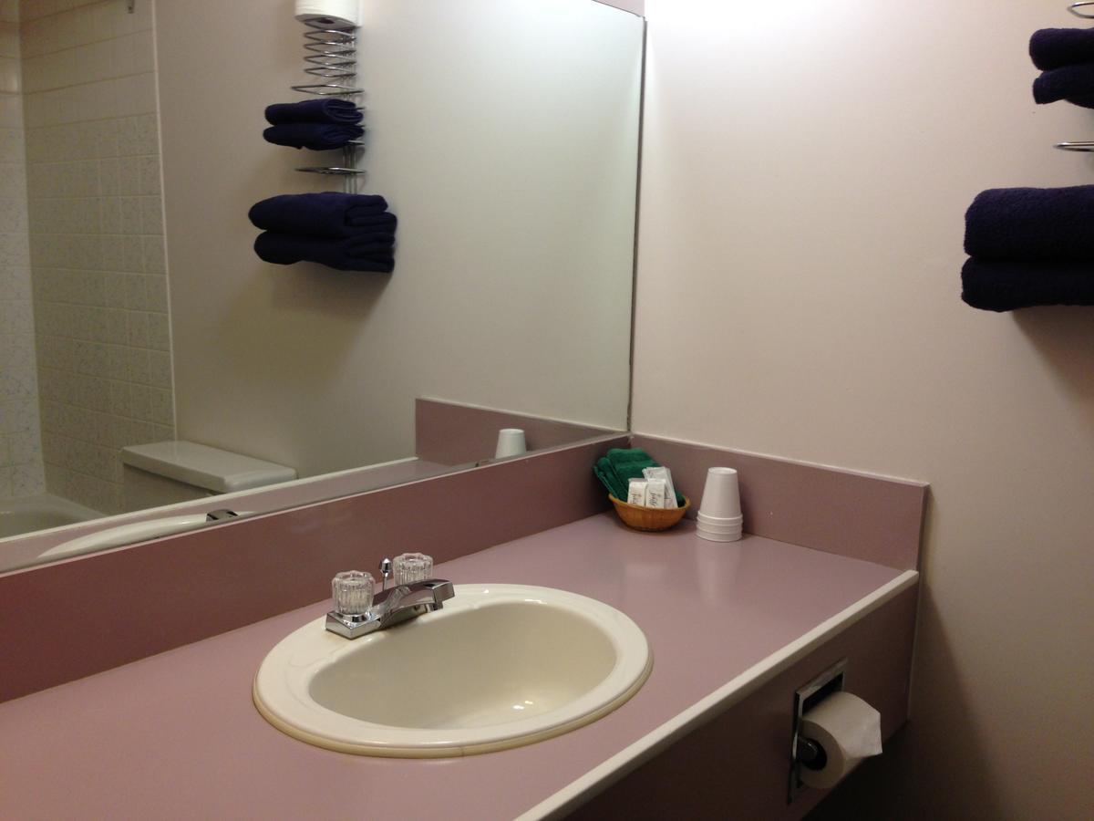 Plains Motor Inn Stettler Esterno foto